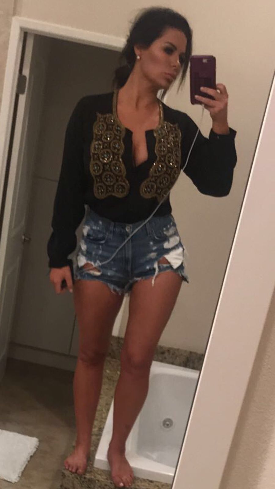 Everyday custom airbrush tan - Mirror Selfie Glow